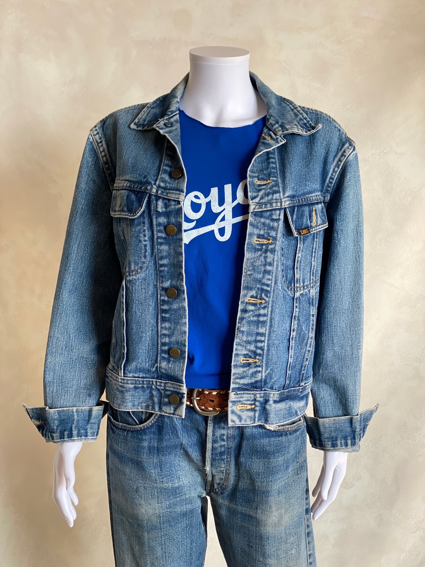 Size 38US / 48EU Vintage 80s Lee denim jacket Made in USA.