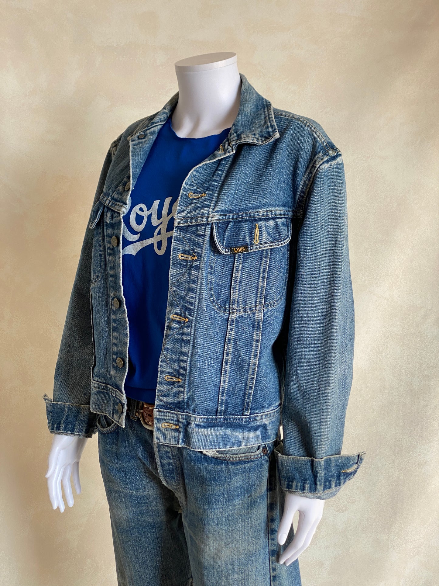 Size 38US / 48EU Vintage 80s Lee denim jacket Made in USA.