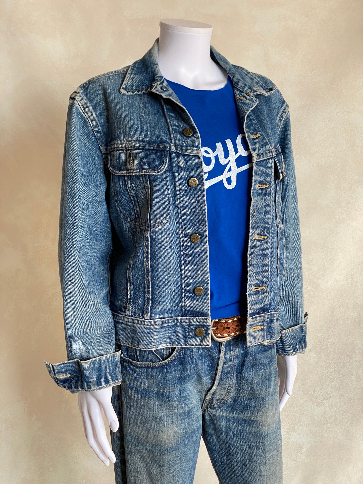 Size 38US / 48EU Vintage 80s Lee denim jacket Made in USA.