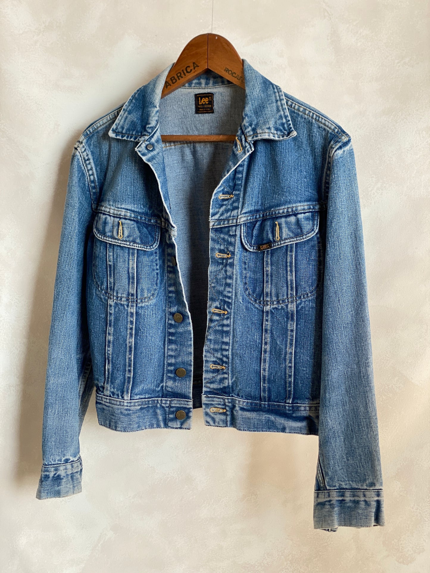 Size 38US / 48EU Vintage 80s Lee denim jacket Made in USA.