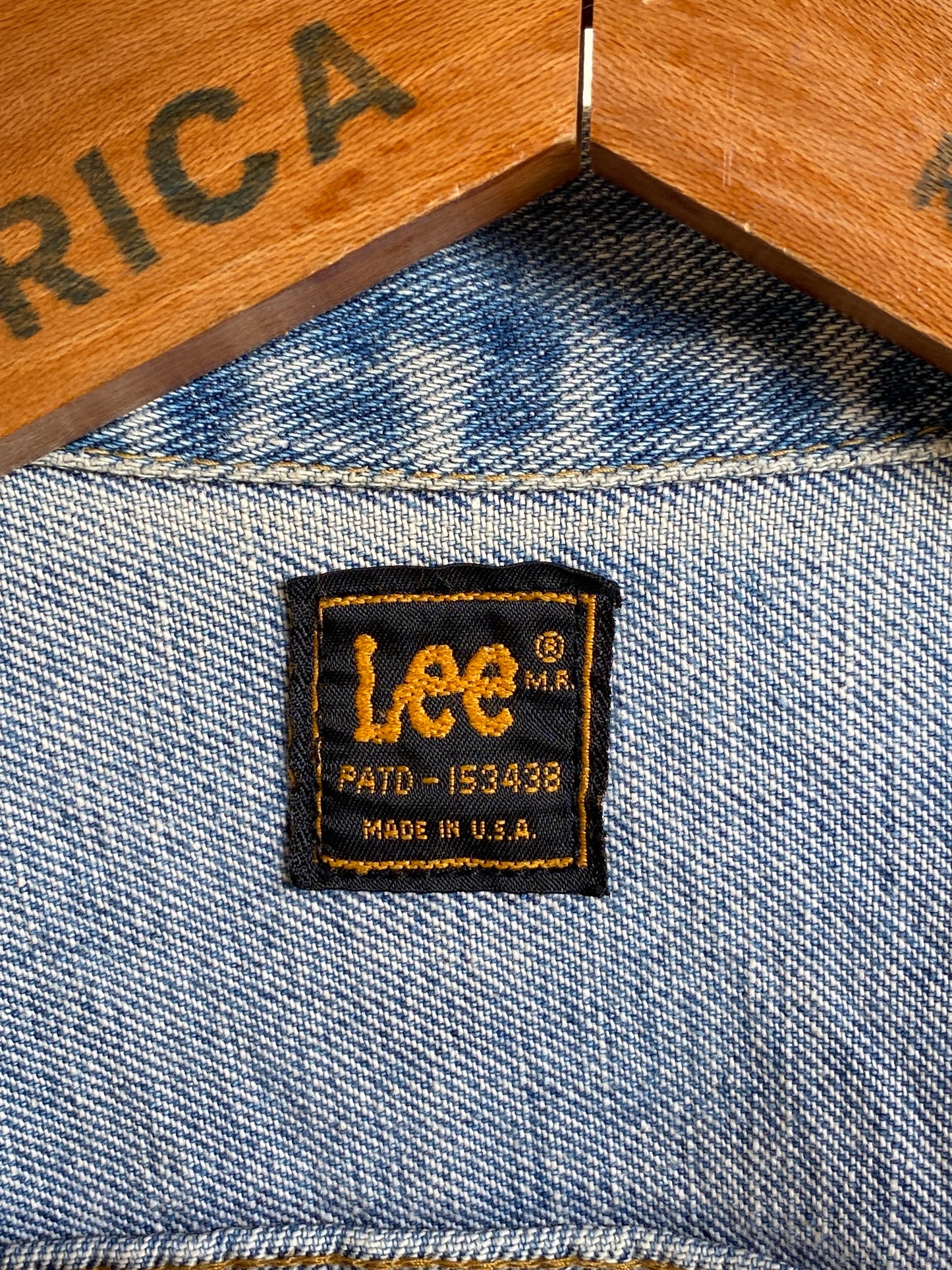 Size 38US / 48EU Vintage 80s Lee denim jacket Made in USA.
