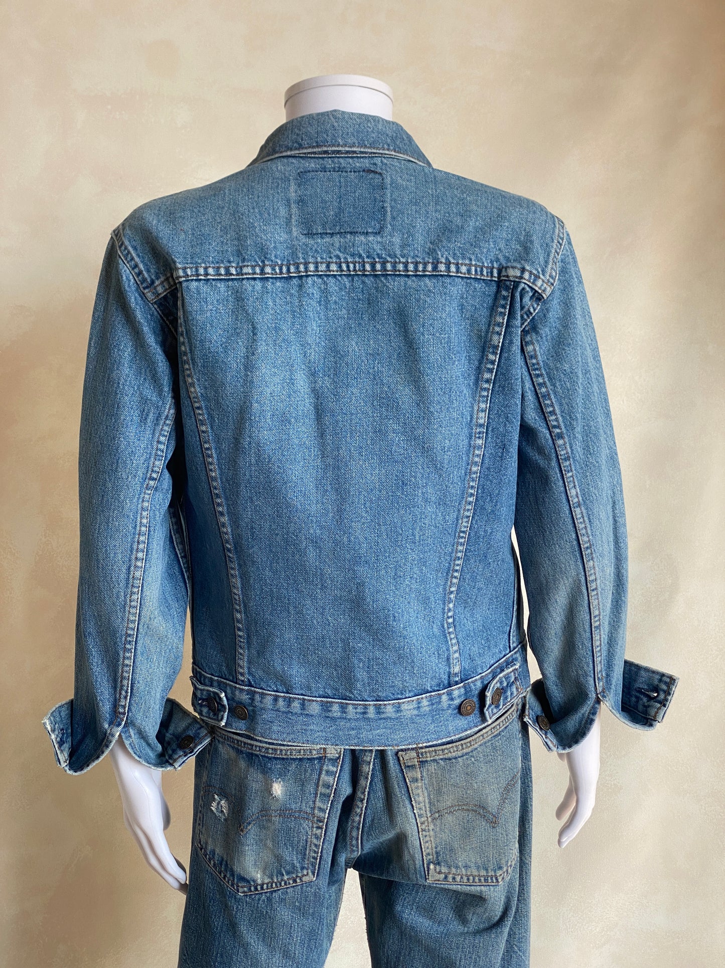 Size 36US / 46EU .Vintage Levis 2 pockets jacket Made in Canada
