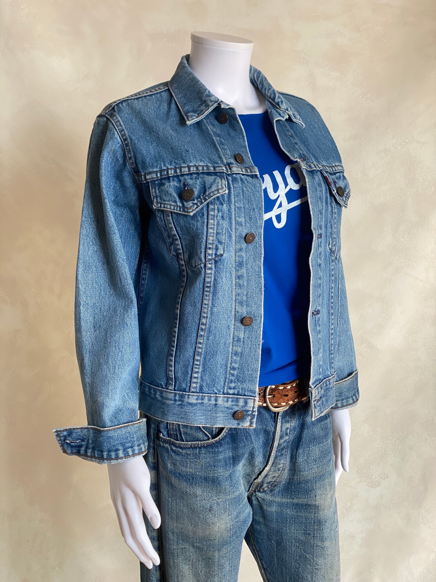 Size 36US / 46EU .Vintage Levis 2 pockets jacket Made in Canada
