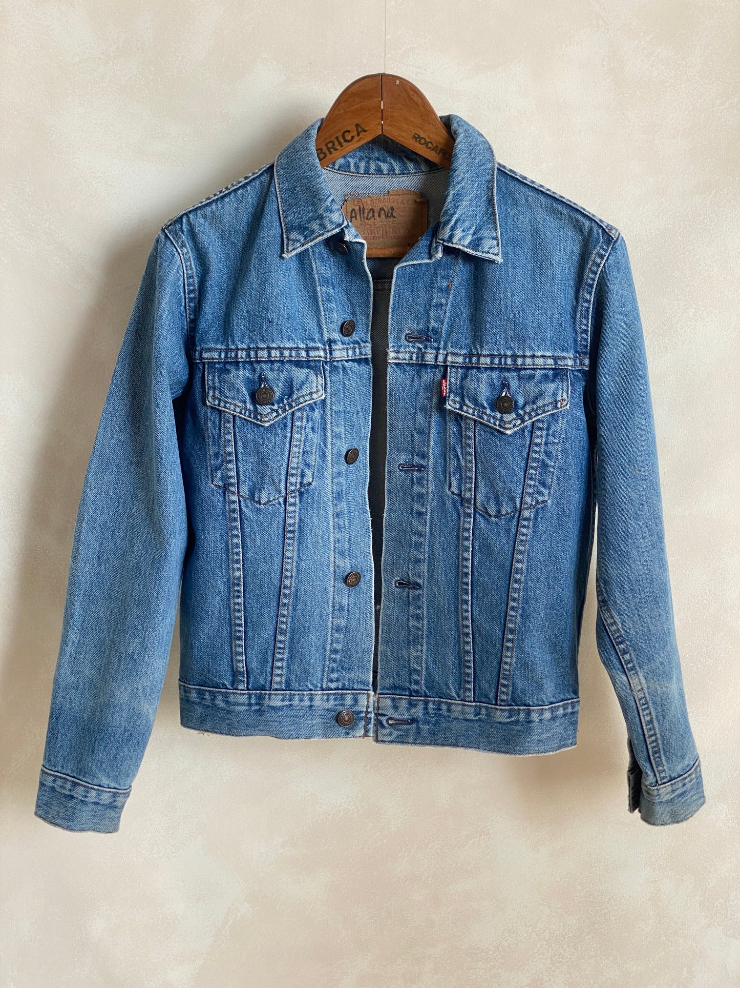 Size 36US / 46EU .Vintage Levis 2 pockets jacket Made in Canada