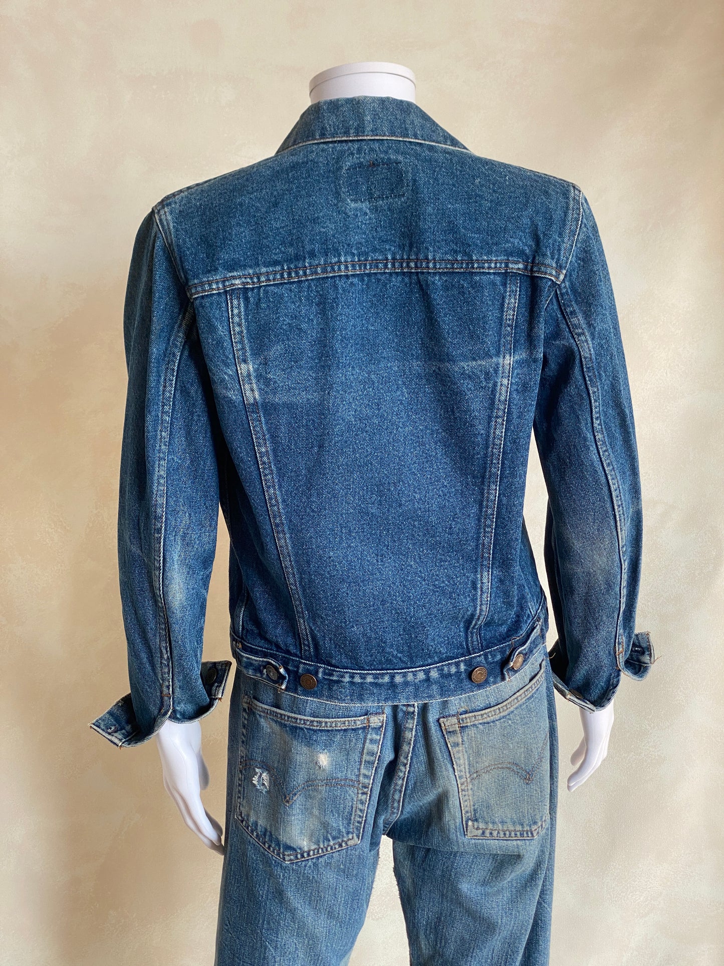 Size 34US / 44EU . Vintage 80s Levis 2 pockets jacket Made in France