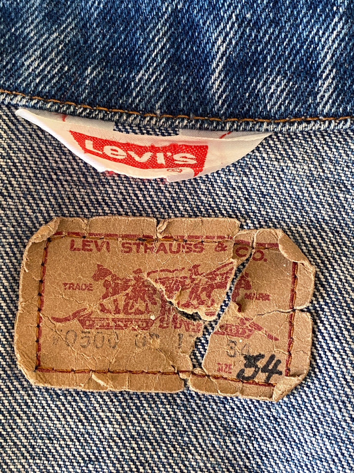 Size 34US / 44EU . Vintage 80s Levis 2 pockets jacket Made in France
