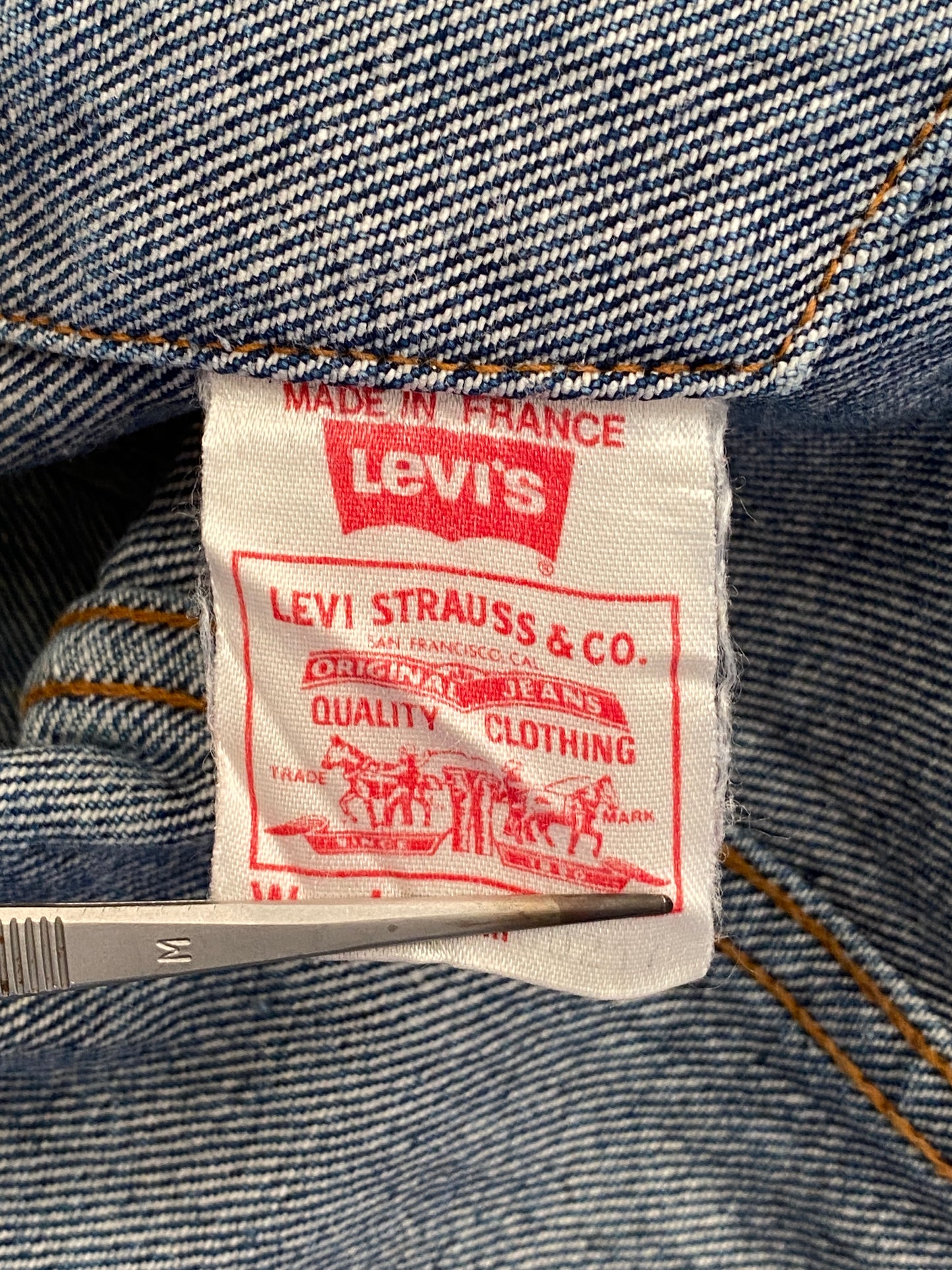 Size 34US / 44EU . Vintage 80s Levis 2 pockets jacket Made in France