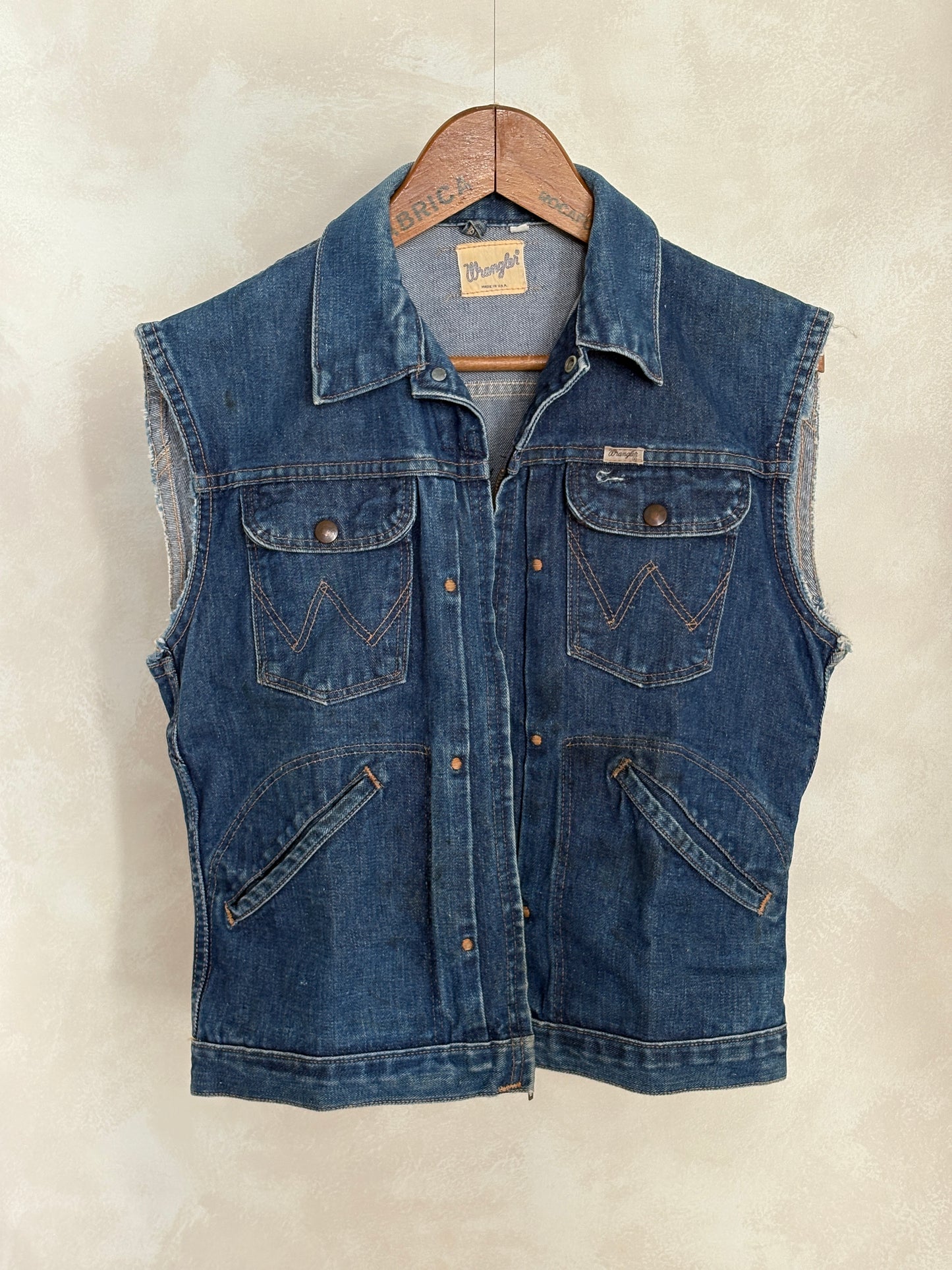 Size 38US / 48EU . 1960s Vintage Wrangler 24MJZ Denim Jacket – Made in USA