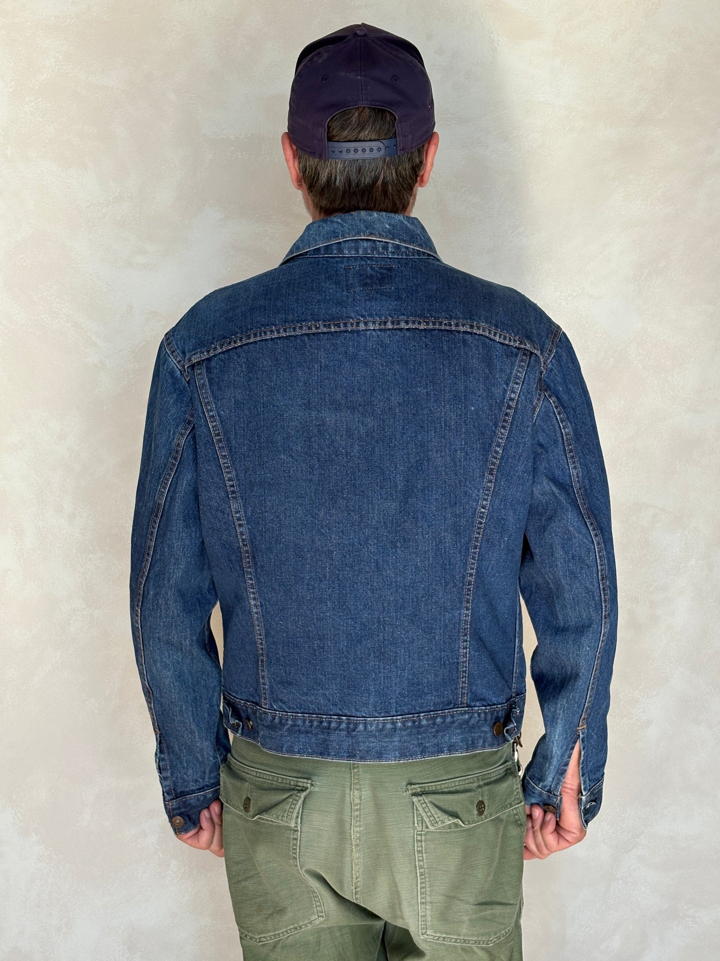 Size 46US / 56EU. Vintage Early 70s 2 pocket Levi’s Denim Jacket 70505 –Single Stitch, Made in USA