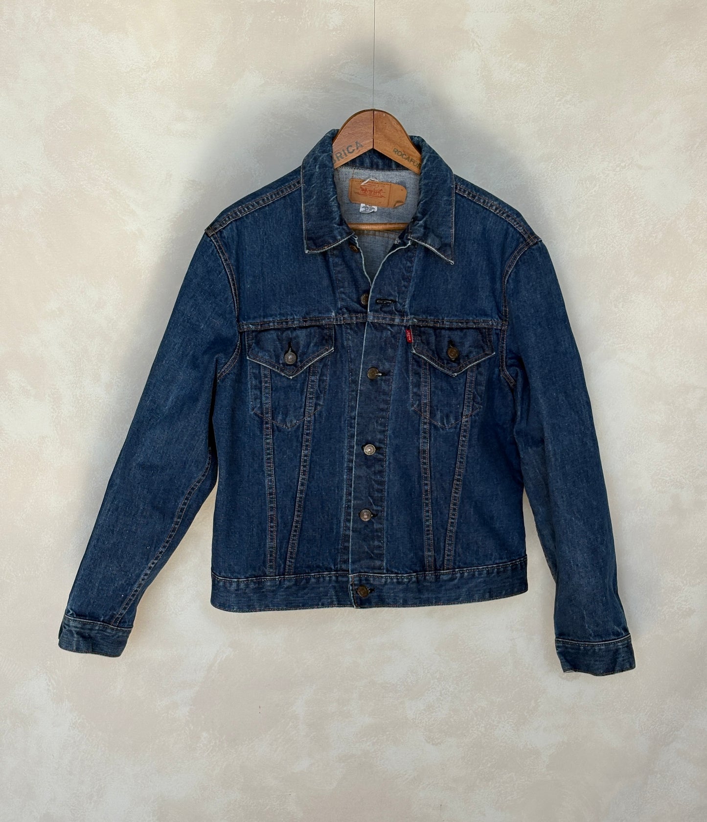 Size 46US / 56EU. Vintage Early 70s 2 pocket Levi’s Denim Jacket 70505 –Single Stitch, Made in USA