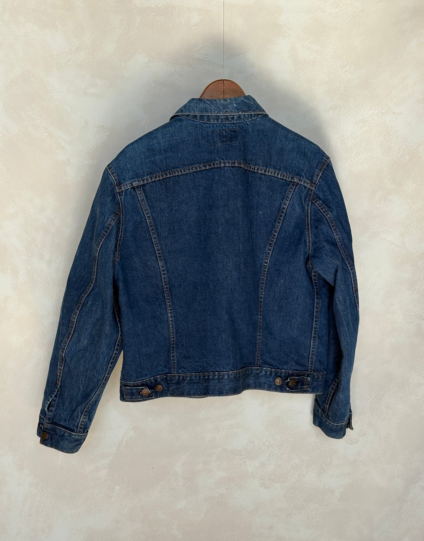 Size 46US / 56EU. Vintage Early 70s 2 pocket Levi’s Denim Jacket 70505 –Single Stitch, Made in USA