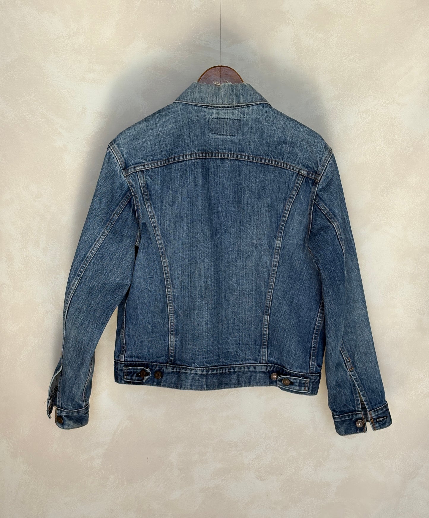Size 42US / 52EU. Vintage 70s 2 pocket Levi’s Denim Jacket 70505 – Double Stitch, Made in USA