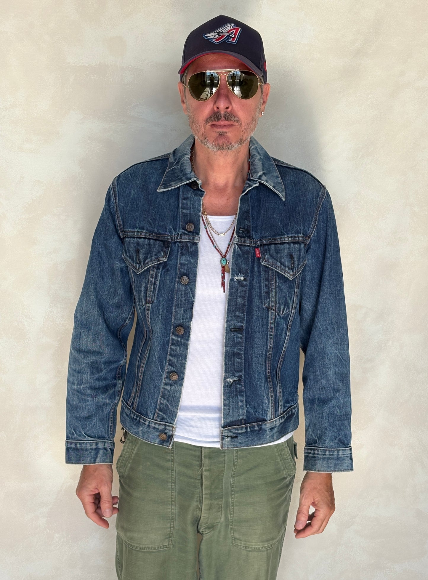 Size 40US / 50EU. Vintage Early 70s 2 pocket Levi’s Denim Jacket 70505 – Single Stitch, Made in USA