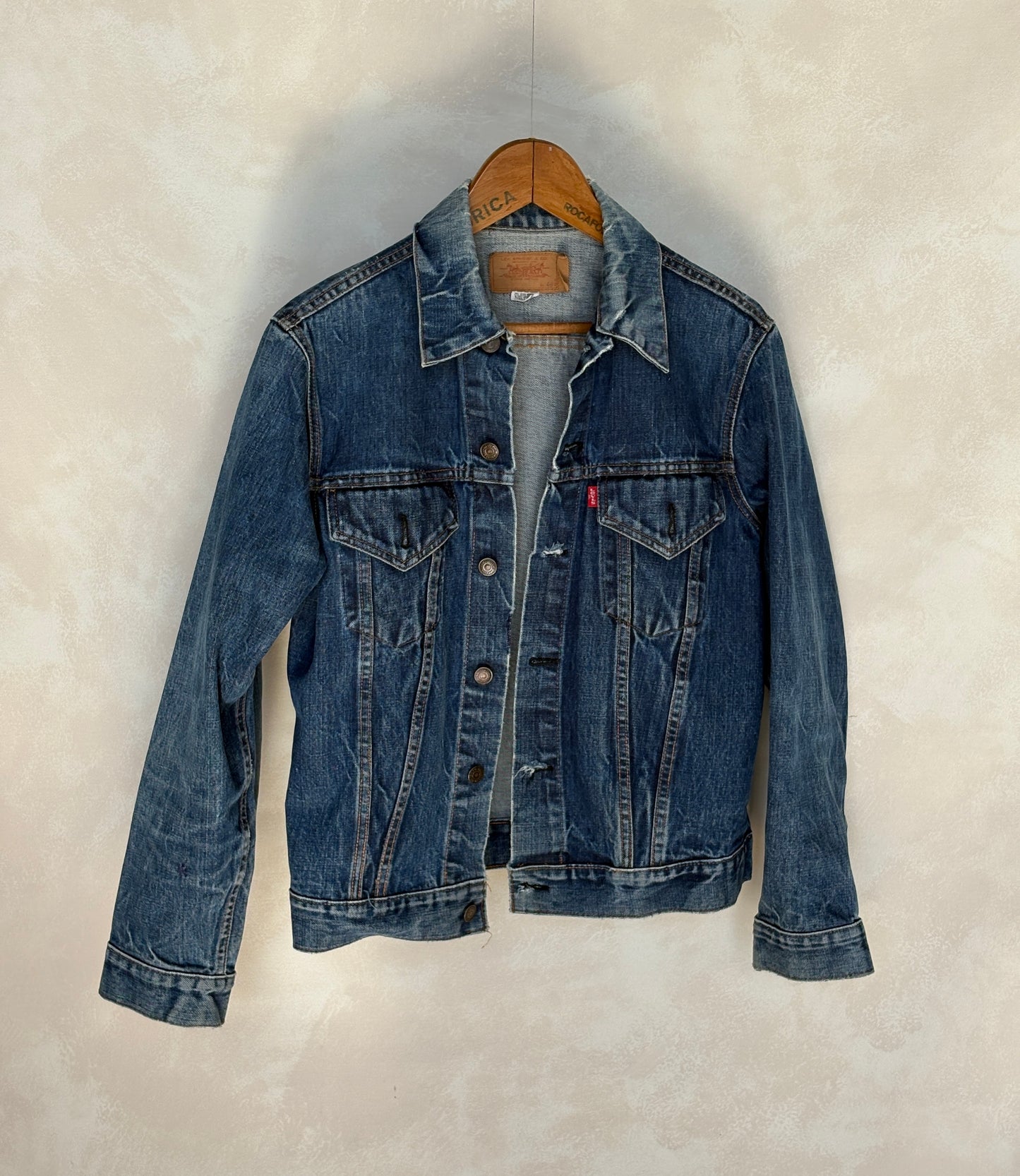 Size 40US / 50EU. Vintage Early 70s 2 pocket Levi’s Denim Jacket 70505 – Single Stitch, Made in USA