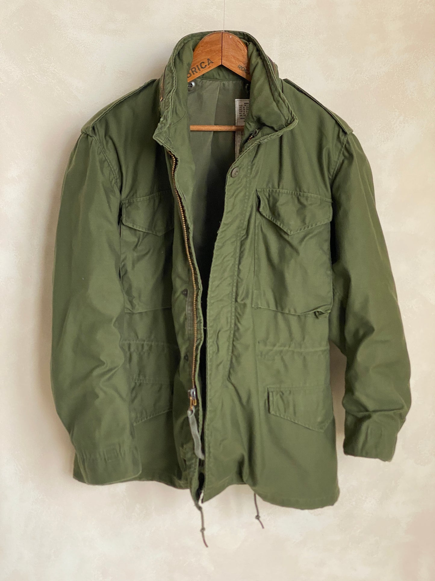 Med Reg. Authentic 1982 US M-65 field jacket Military