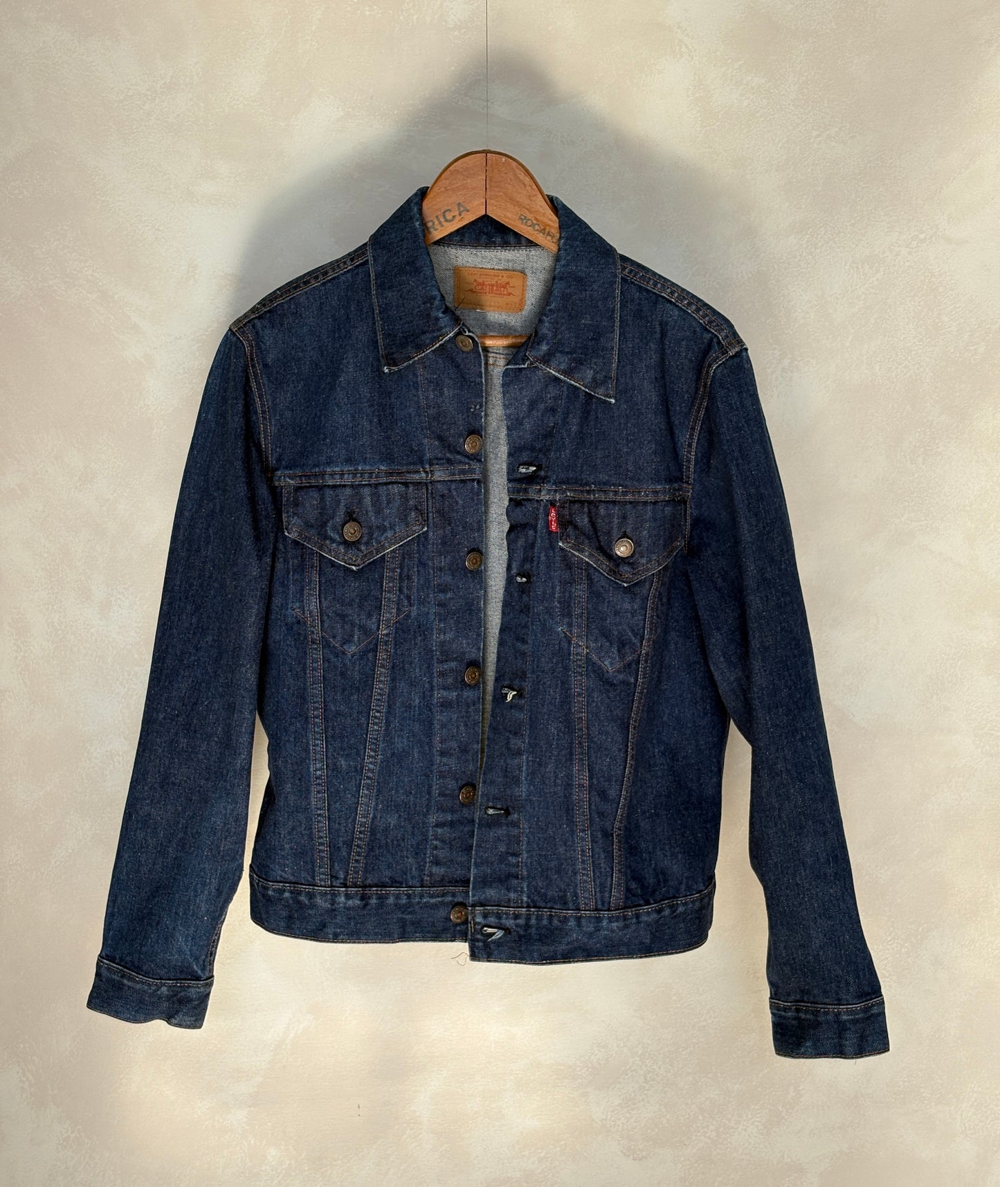Size 40US / 50EU. Vintage 70s 2 pocket Levi’s Denim Jacket 70505 – Double Stitch, Made in USA