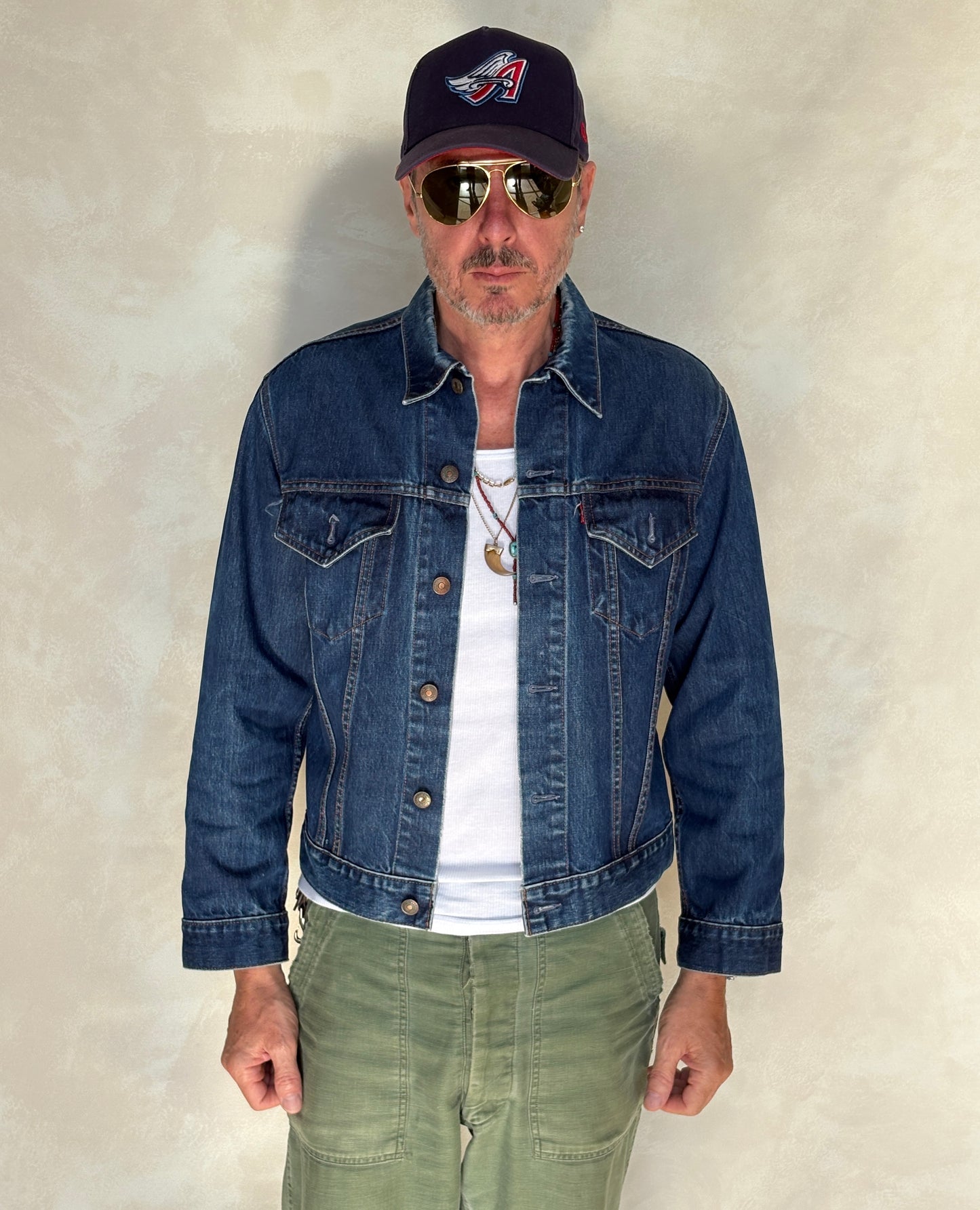 Size 40US / 50EU. Vintage Early 70s 2 pocket Levi’s Denim Jacket 70505 – Single Stitch, Made in MACAU