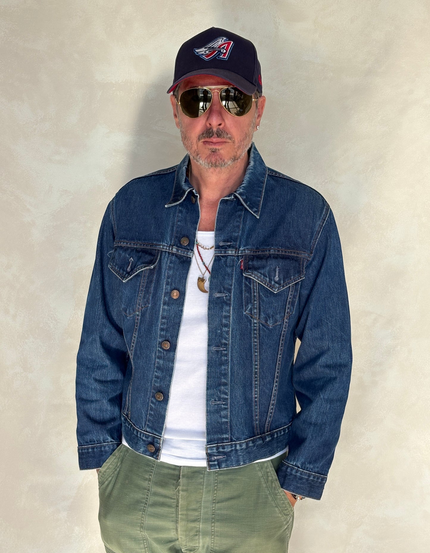 Size 40US / 50EU. Vintage Early 70s 2 pocket Levi’s Denim Jacket 70505 – Single Stitch, Made in MACAU