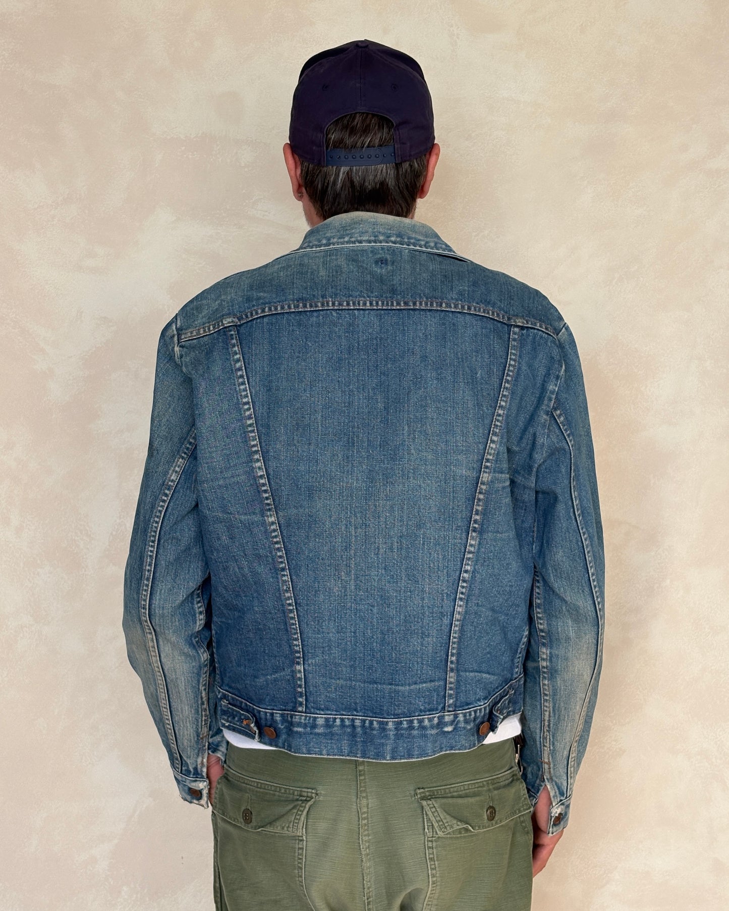 Size 42US / 52EU Authentic 80s Wrangler denim jacket -4 pockets- Made in the USA