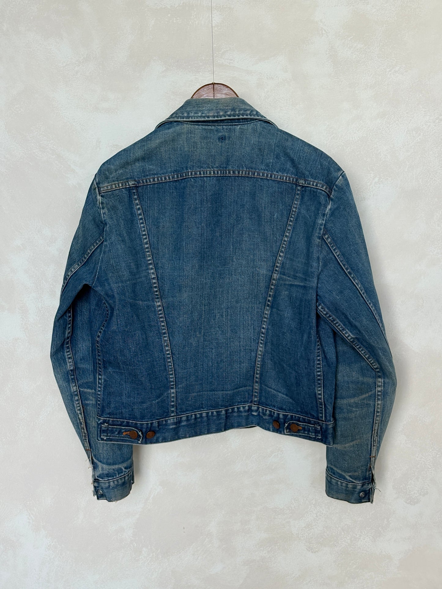 Size 42US / 52EU Authentic 80s Wrangler denim jacket -4 pockets- Made in the USA