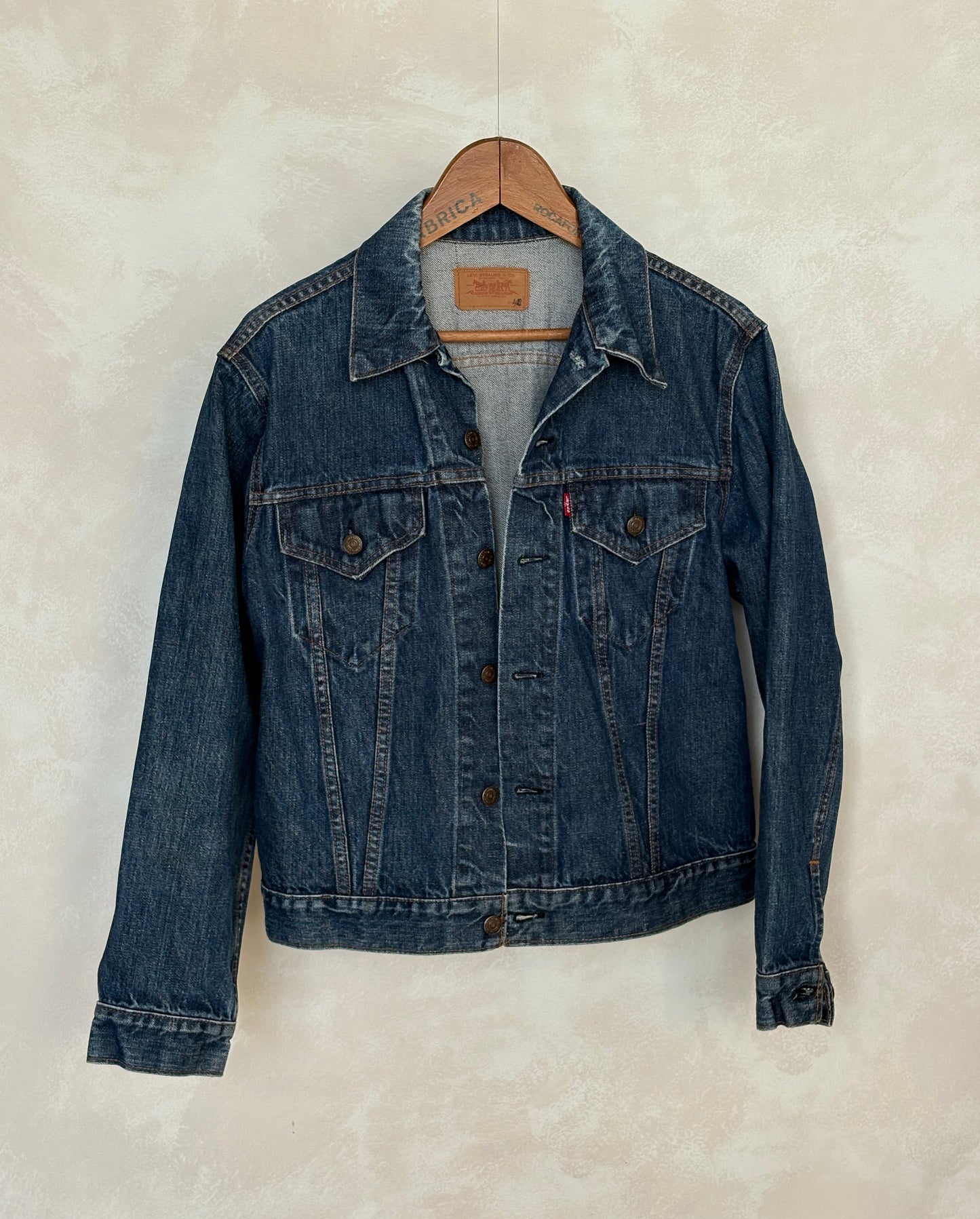 Size 40US / 50EU. Vintage Early 70s 2 pocket Levi’s Denim Jacket 70505 – Single Stitch, Made in USA