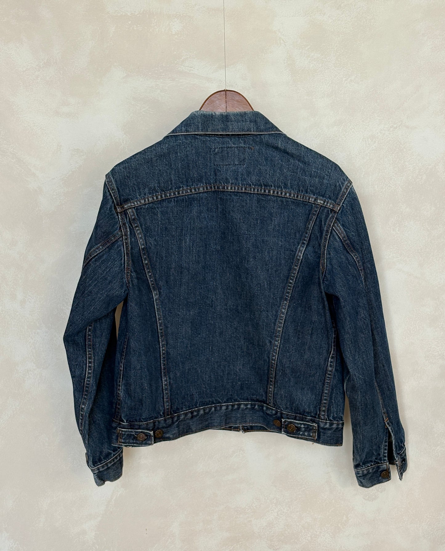 Size 40US / 50EU. Vintage Early 70s 2 pocket Levi’s Denim Jacket 70505 – Single Stitch, Made in USA