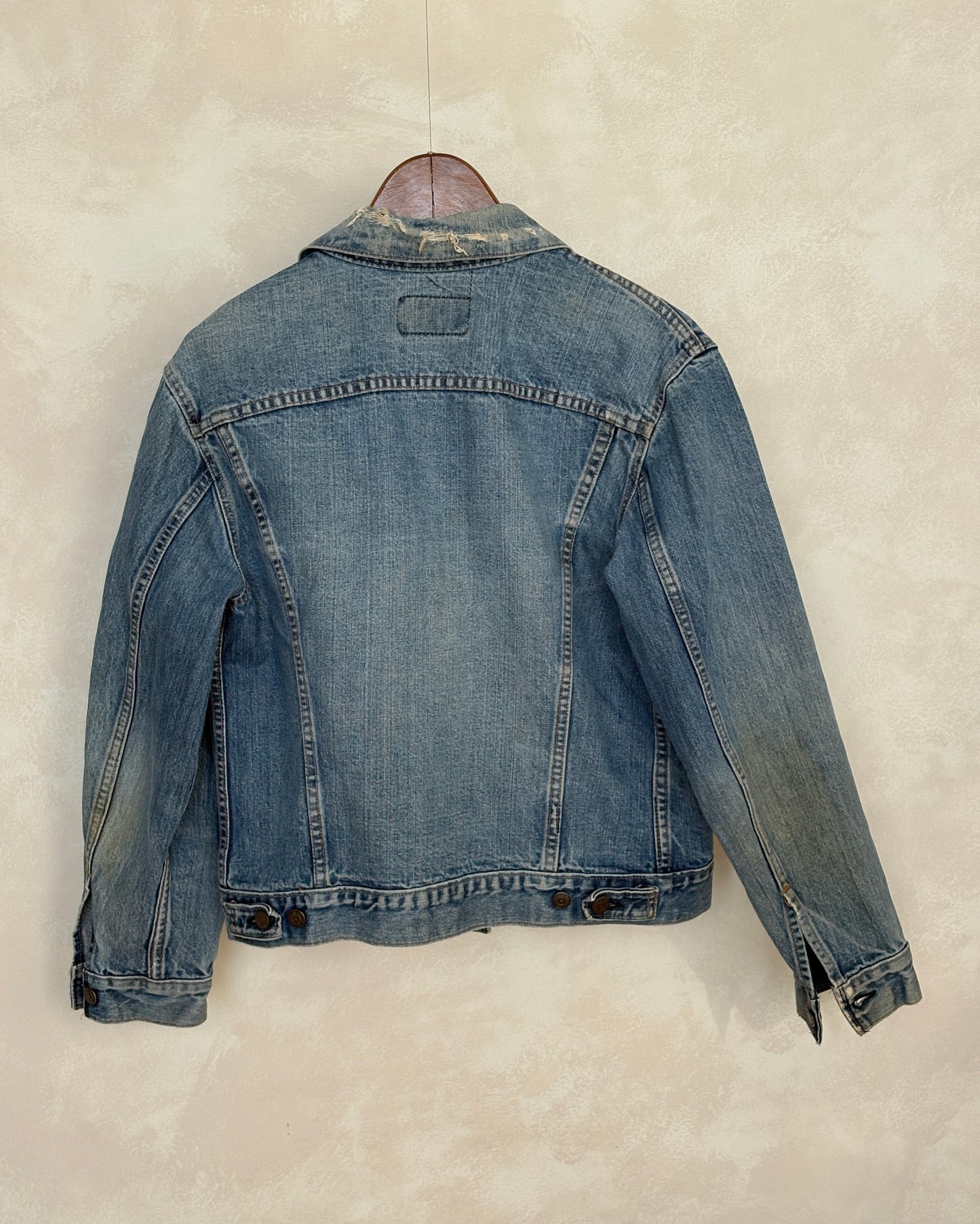 Size 38US / 48EU. Vintage 70s 2 pocket Levi’s Denim Jacket 70505 – Double Stitch, Made in USA