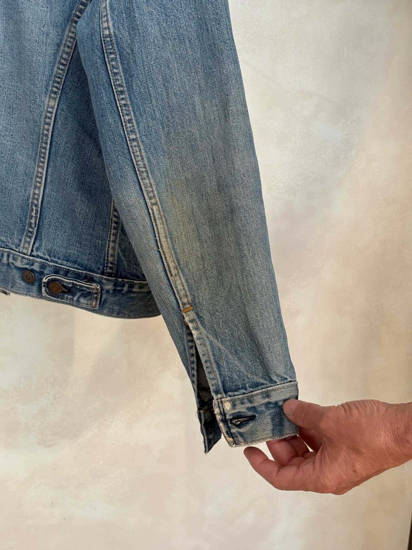 Size 38US / 48EU. Vintage 70s 2 pocket Levi’s Denim Jacket 70505 – Double Stitch, Made in USA