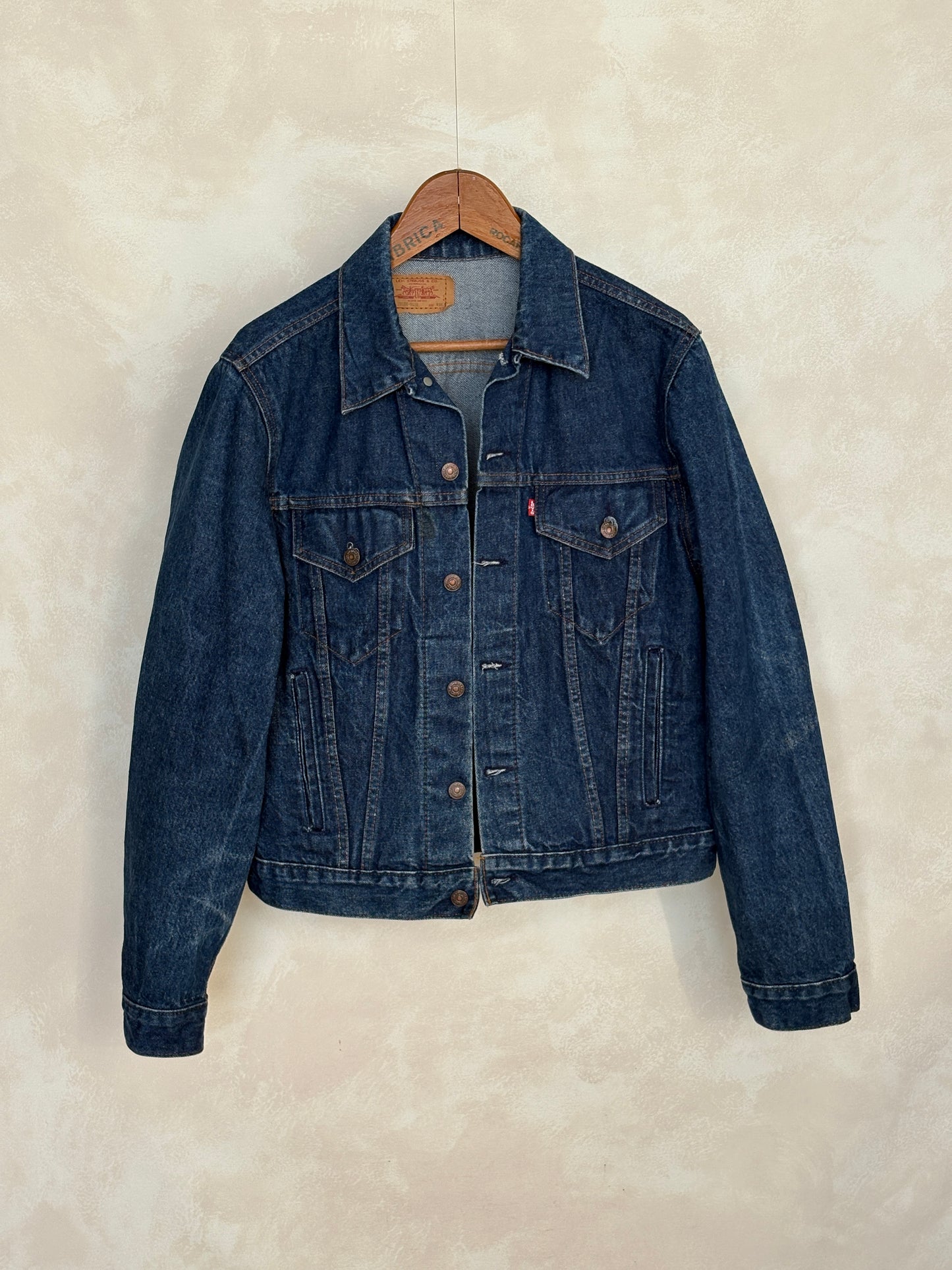 Size 42US / 52EU. Levis 70505 – Vintage 80s Levi’s Denim Jacket – 4 Pockets – Made in USA