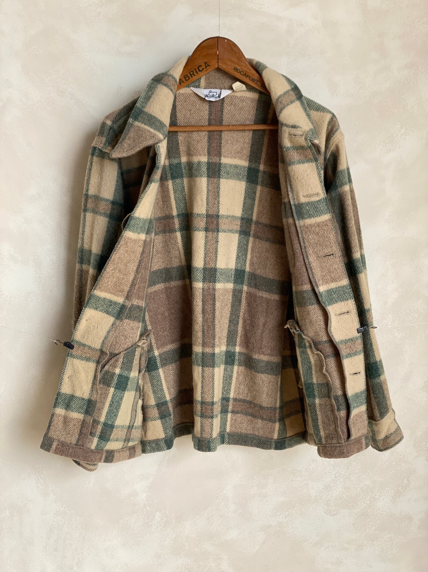 Large. Vintage wool plaid Woolrich shirt jacket