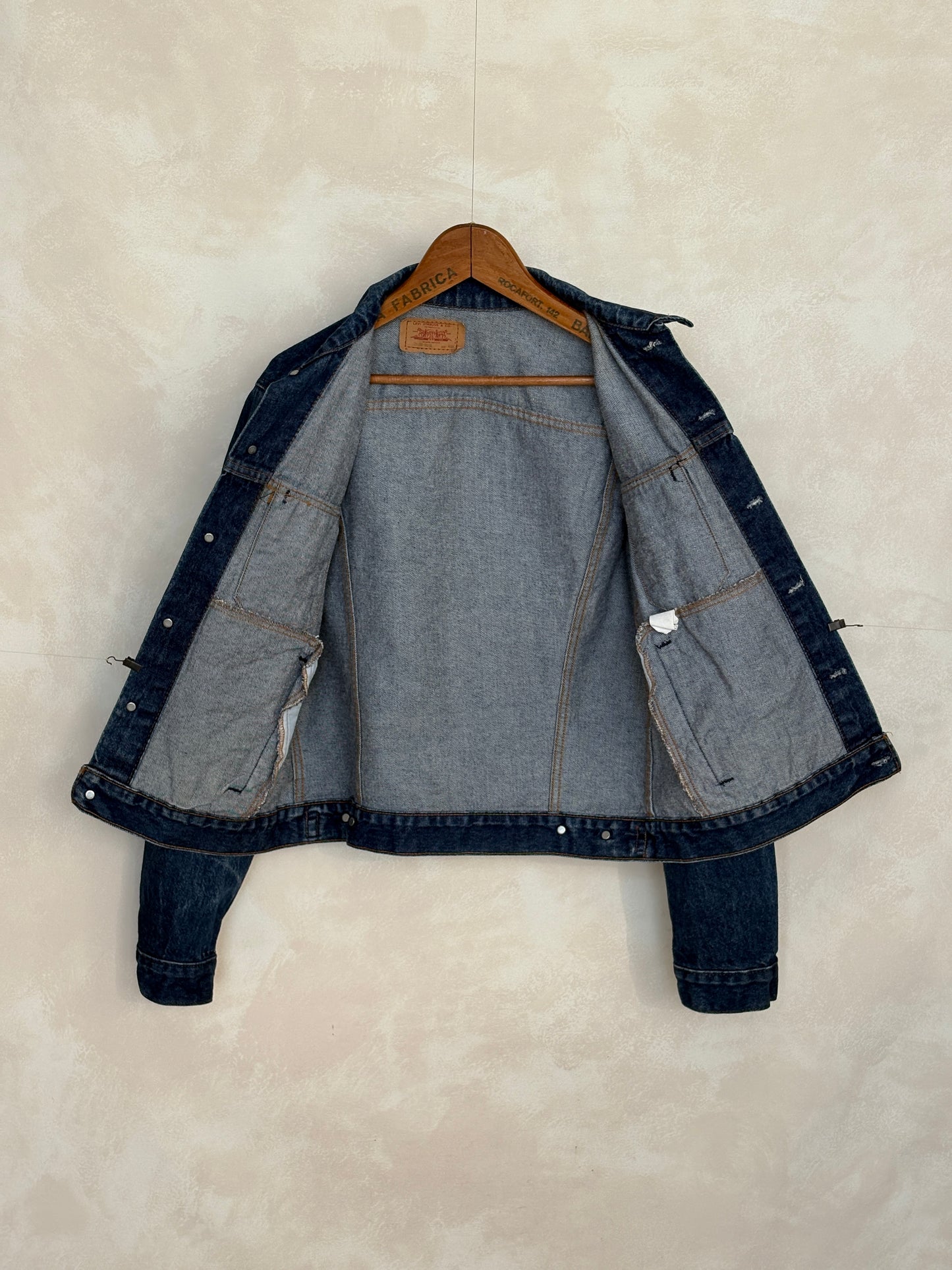 Size 42US / 52EU. Levis 70505 – Vintage 80s Levi’s Denim Jacket – 4 Pockets – Made in USA