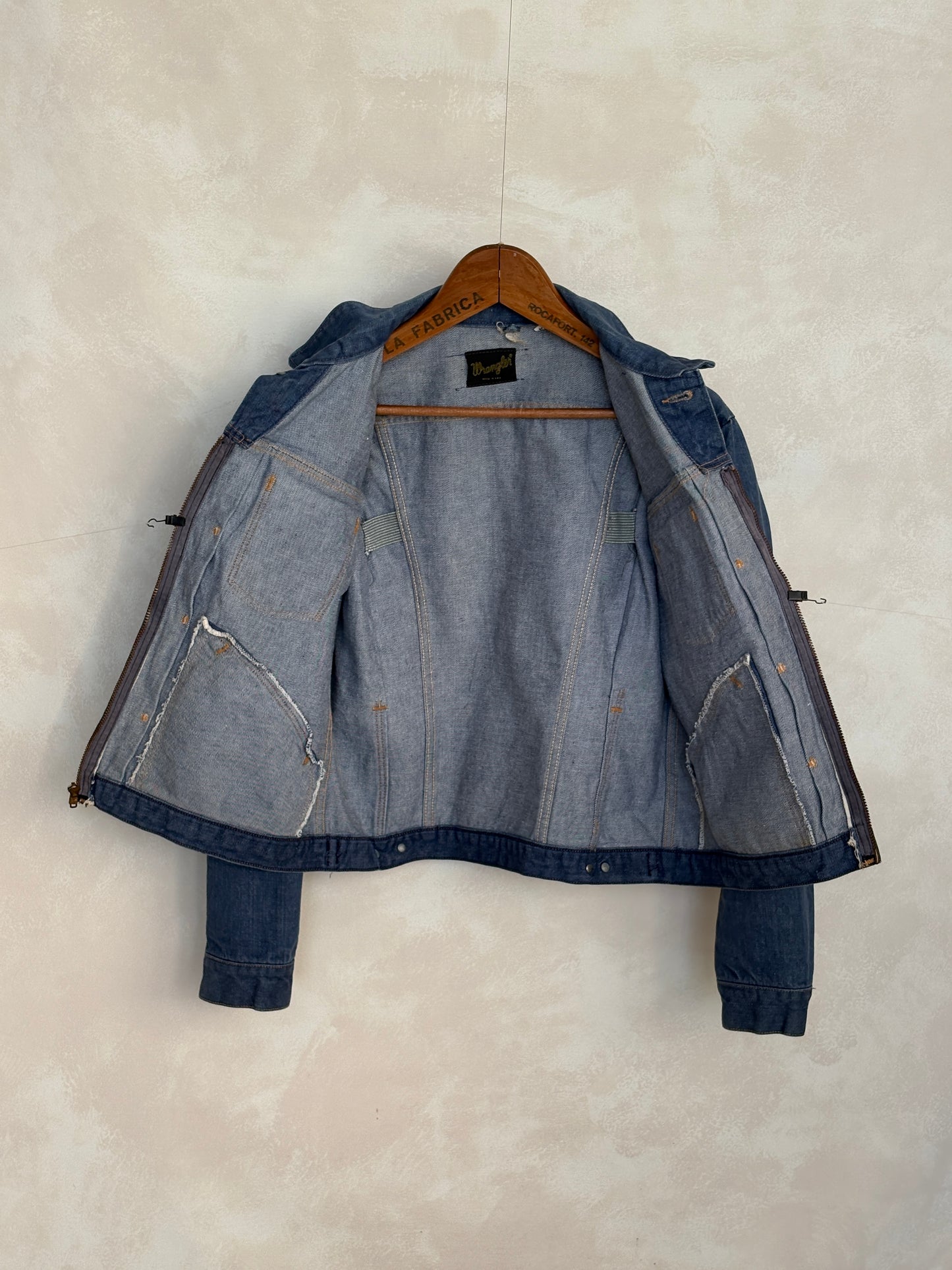 Size 44US / 54EU. Authentic Wrangler jacket – Made in the USA