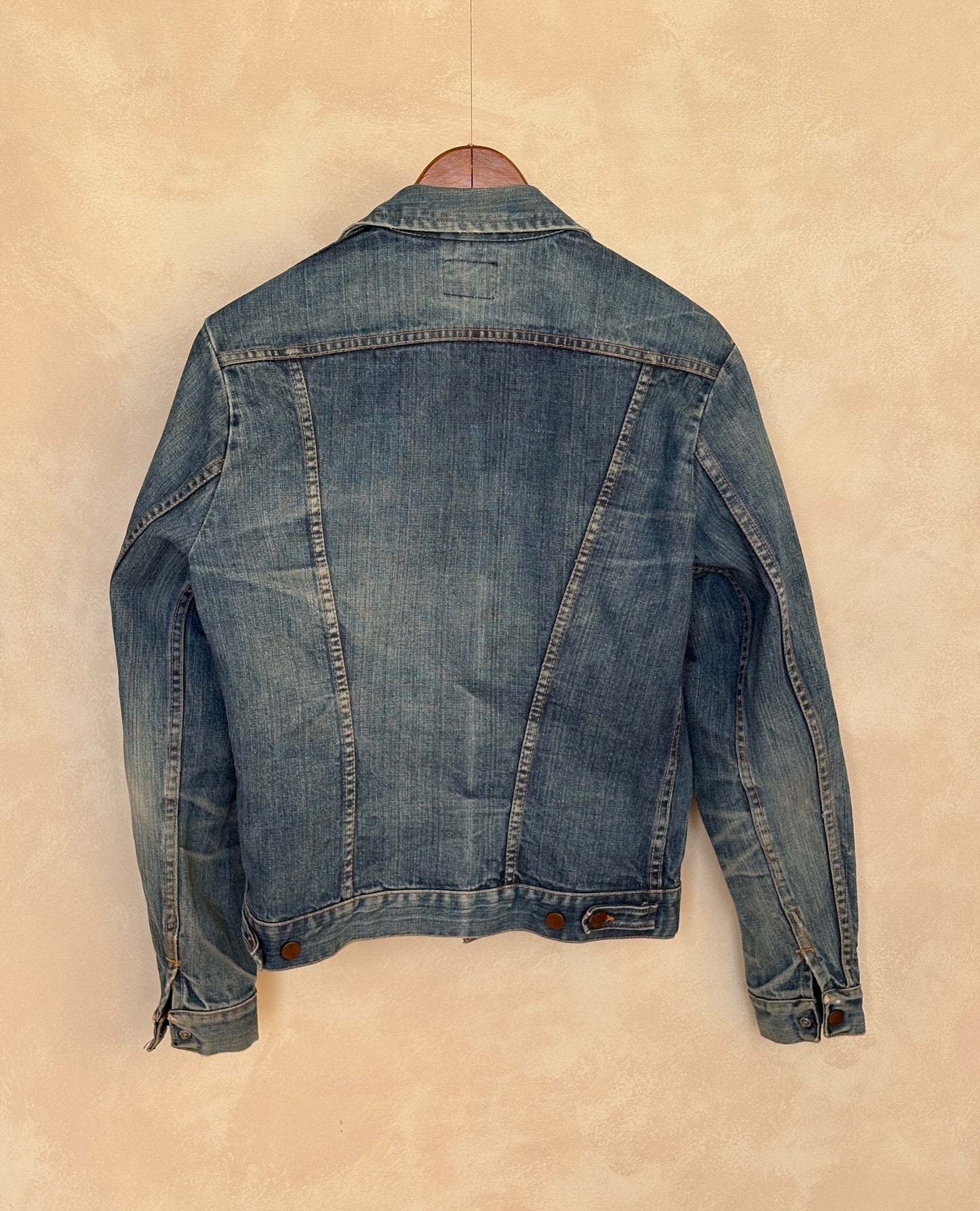 Size 40 Long US. Authentic 70s Wrangler denim jacket -4 pockets- Made in the USA