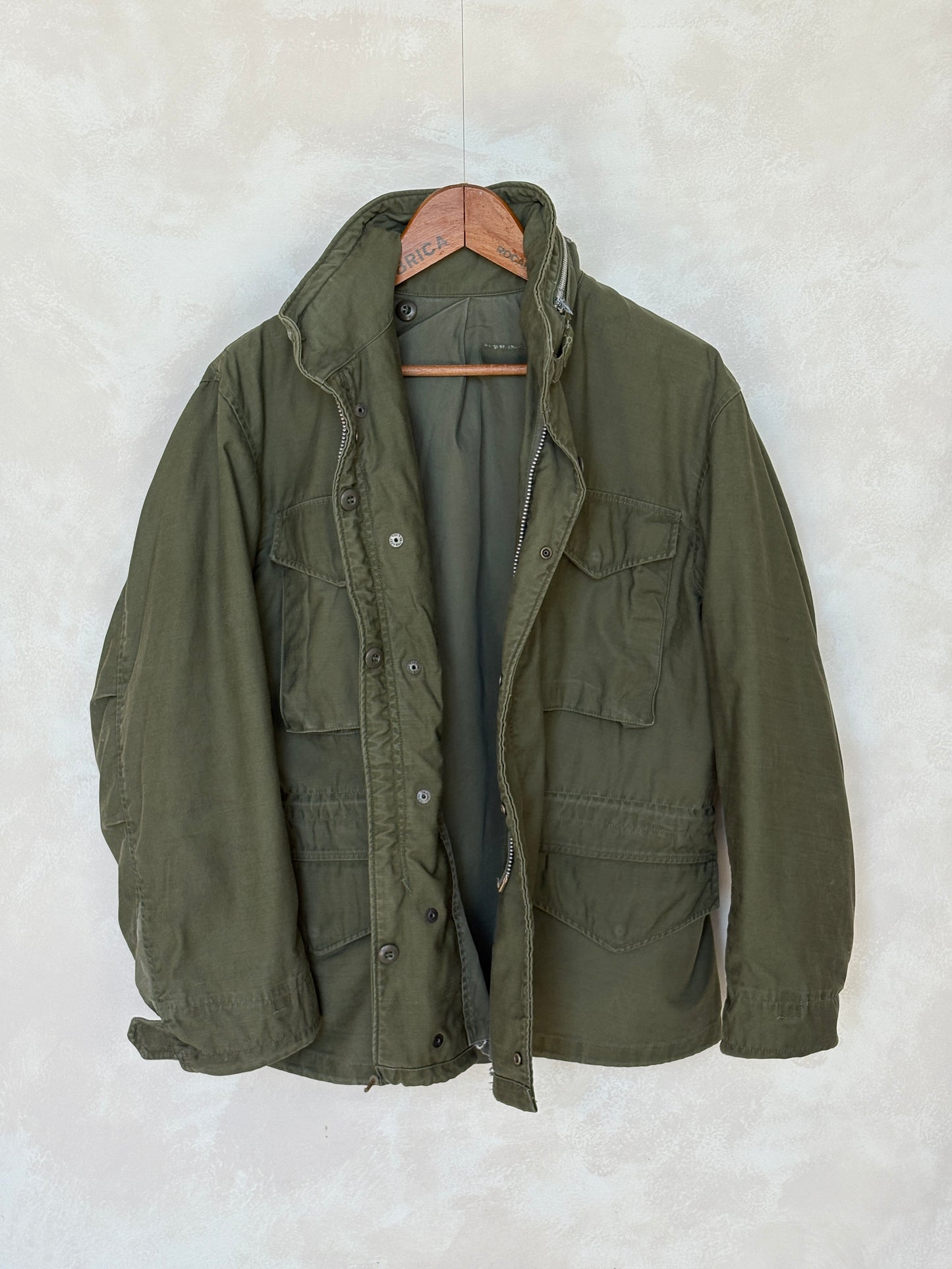 Small Reg. Rare Authentic 1965 first model US M-65 field jacket Military