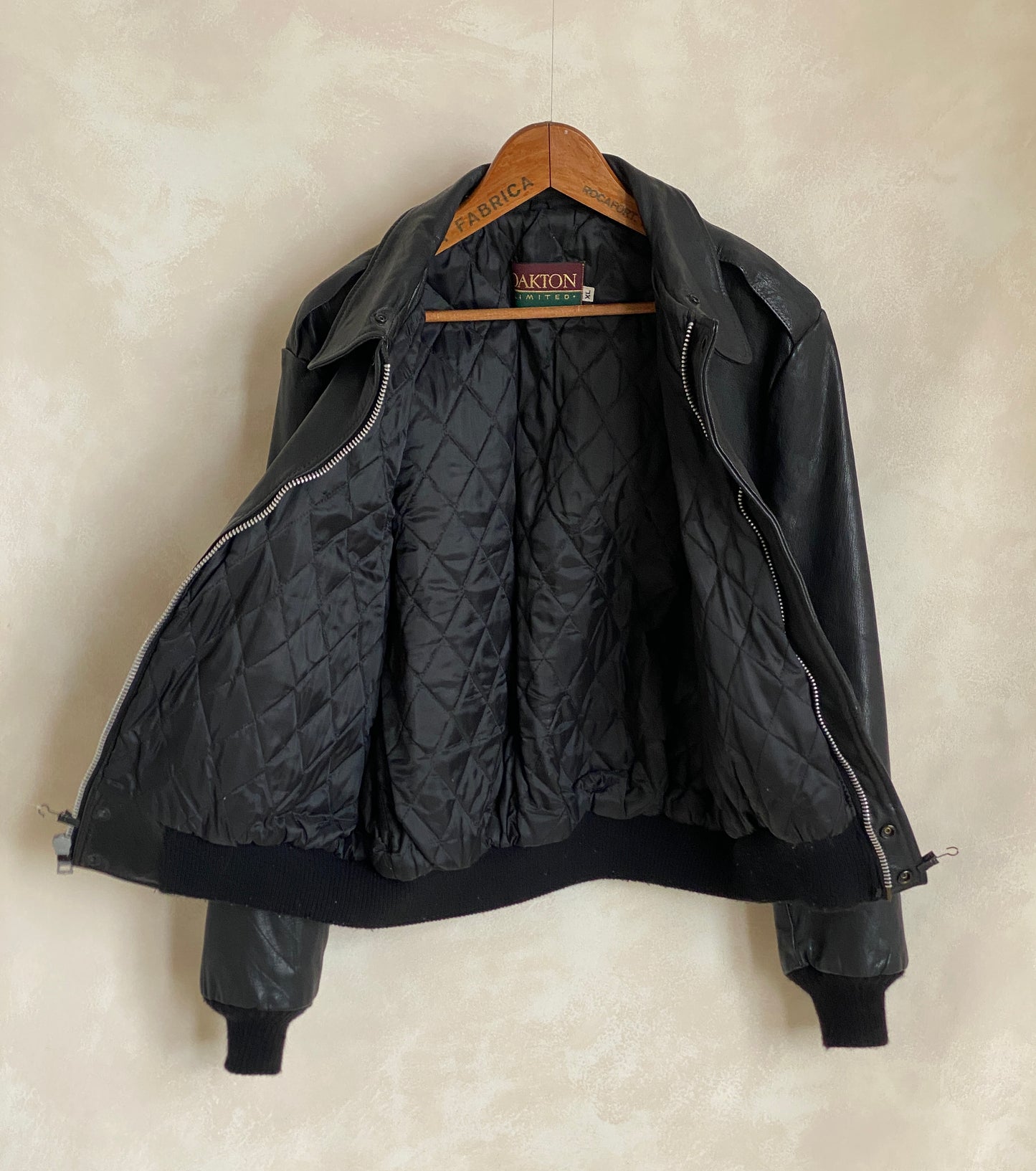 Size XL. Vintage Black leather bomber Flight Jacket Aviator