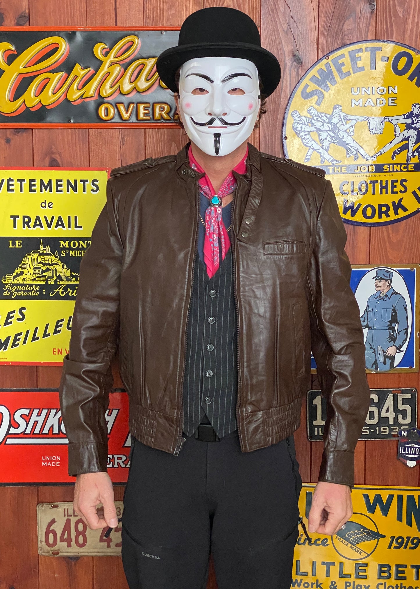 Vintage 70s leather jacket, size 42US (52 EU) - Retro style with quality craftsmanship.
