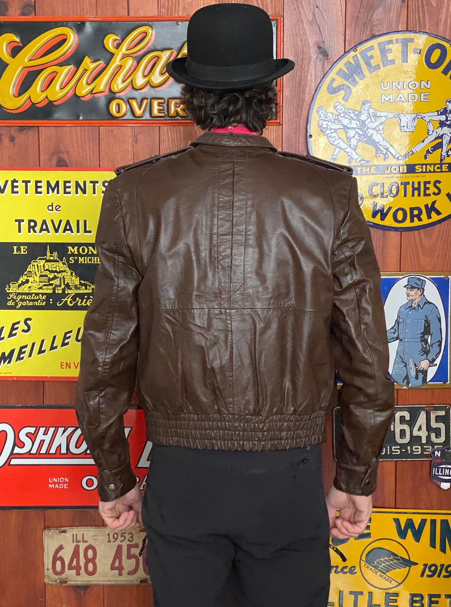 Vintage 70s leather jacket, size 42US (52 EU) - Retro style with quality craftsmanship.