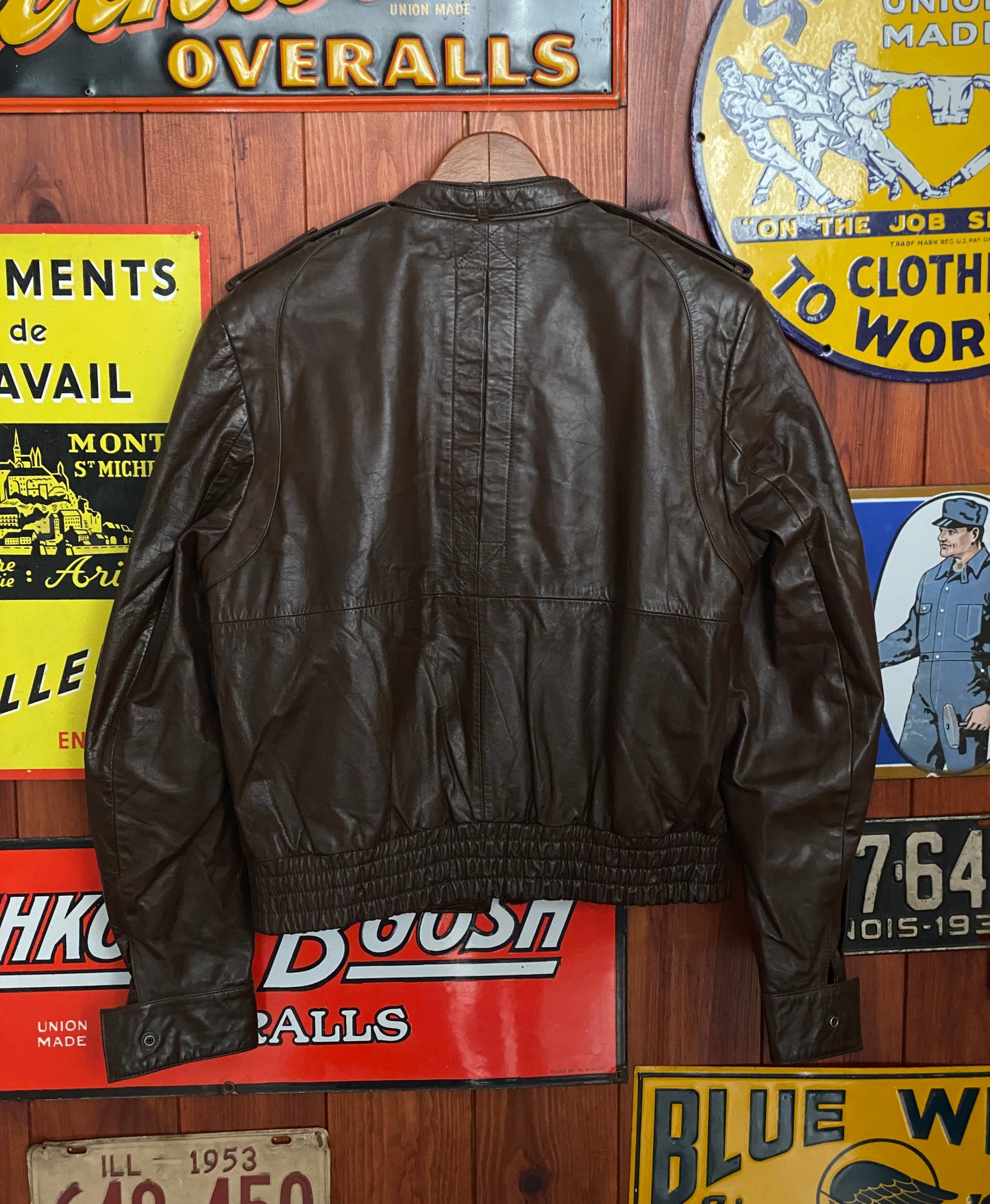 Vintage 70s leather jacket, size 42US (52 EU) - Retro style with quality craftsmanship.