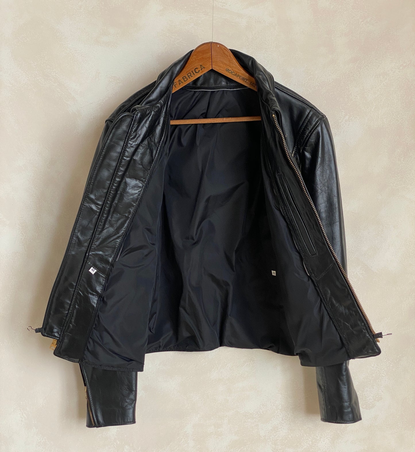 Vintage 70s Heavy Leather Motorcycle Jacket - Size 44 US (54 EU) | USA Vintage BCN