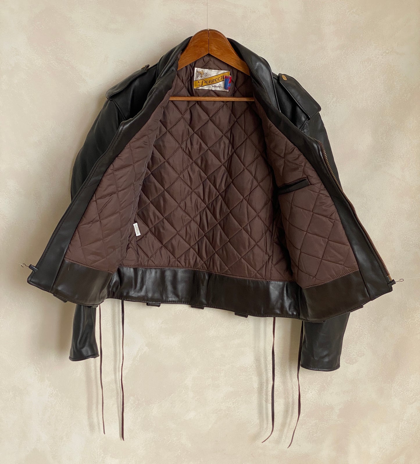 Size 40 USA (50 EU) Vintage New Schott Perfecto leather jacket. Made in USA