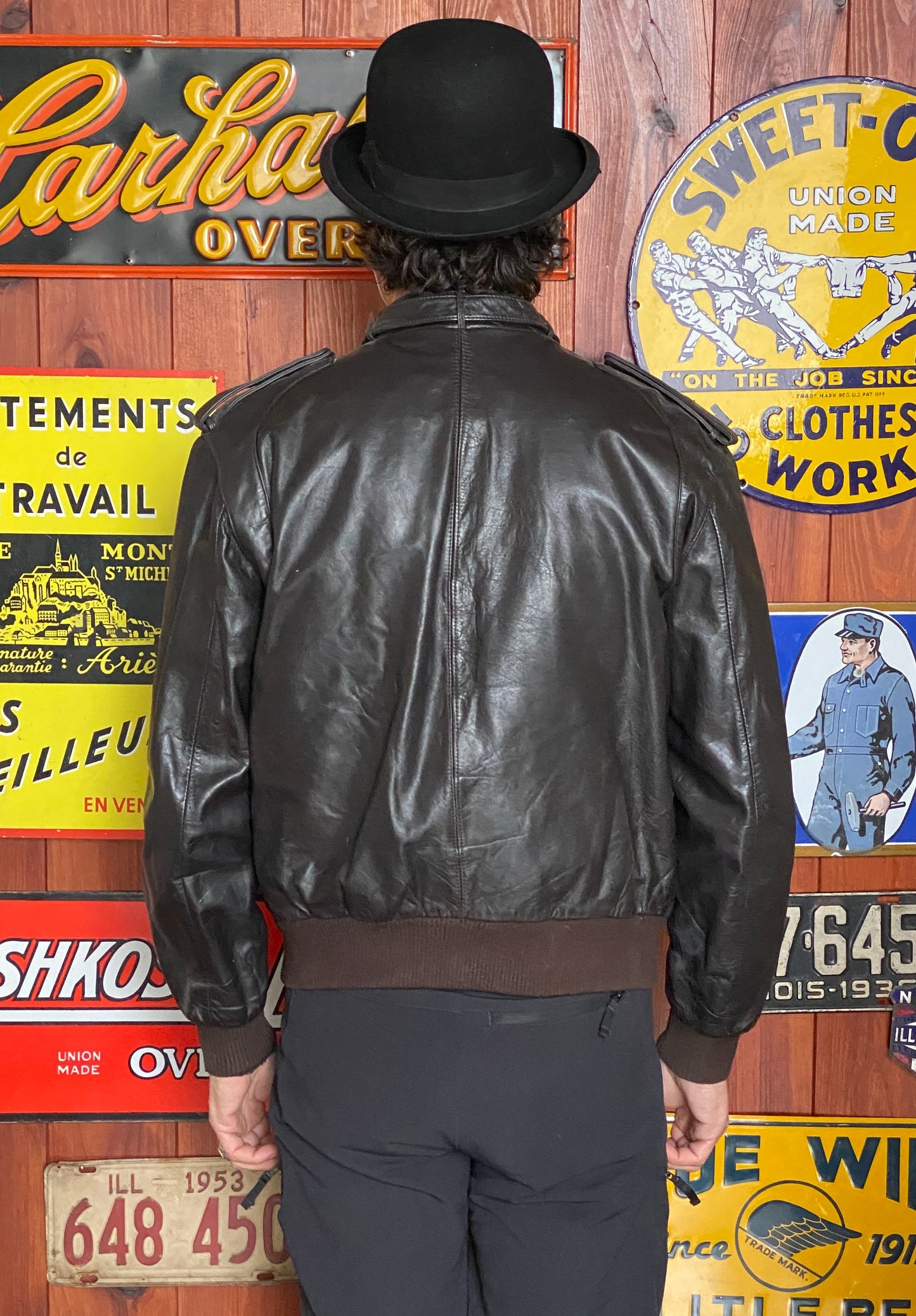 Vintage grey leather Members Only jacket, size 38US / 48EU - Timeless style and superior craftsmanship.