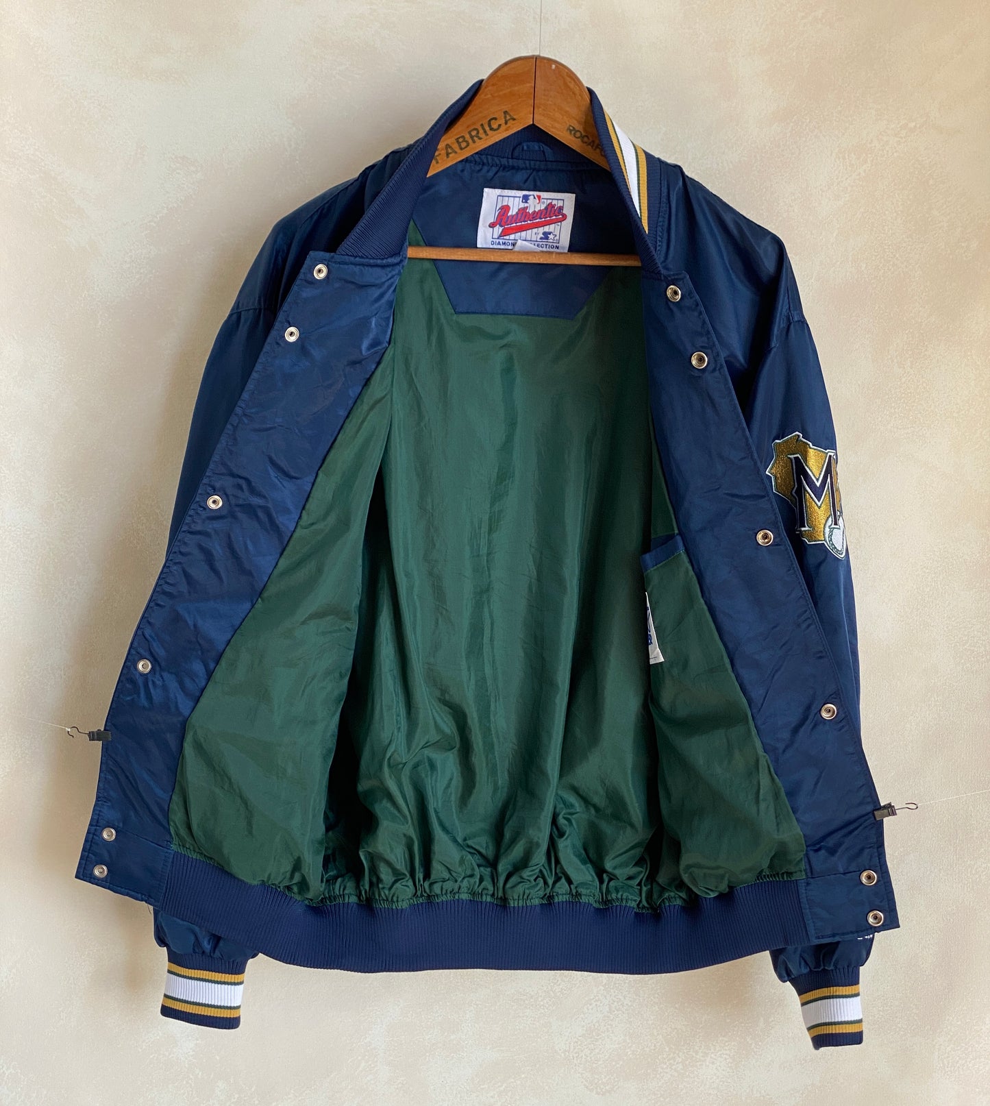 Size Large . 80s Vintage starter Brewers jacket