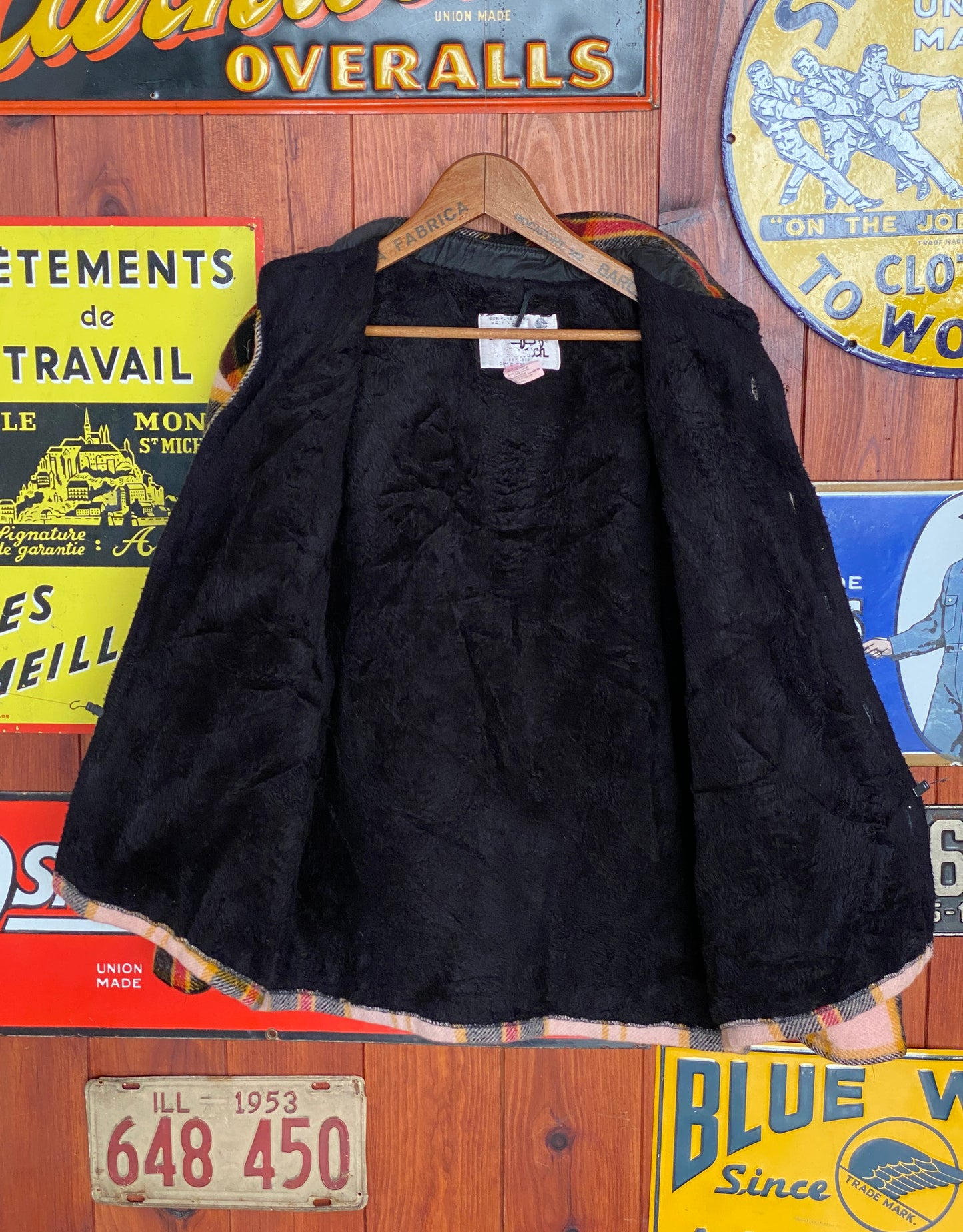 Size XL. Vintage 70s Woolrich plaid wool jacket