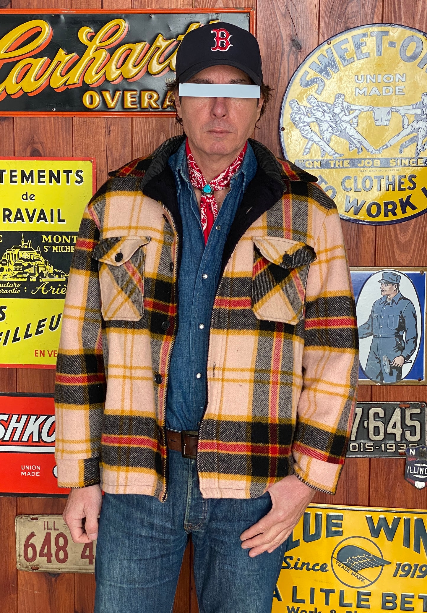 Size XL. Vintage 70s Woolrich plaid wool jacket