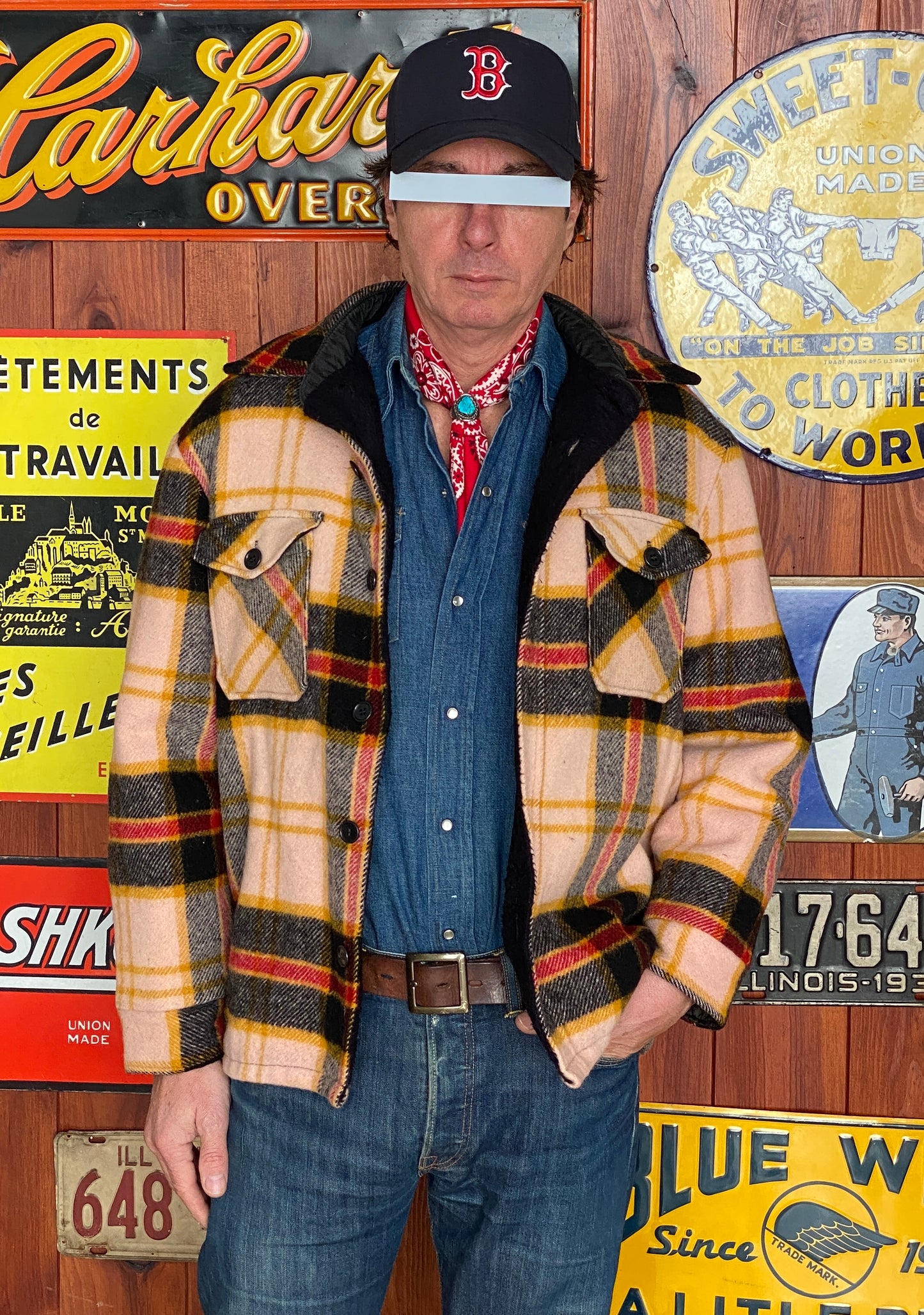 Size XL. Vintage 70s Woolrich plaid wool jacket
