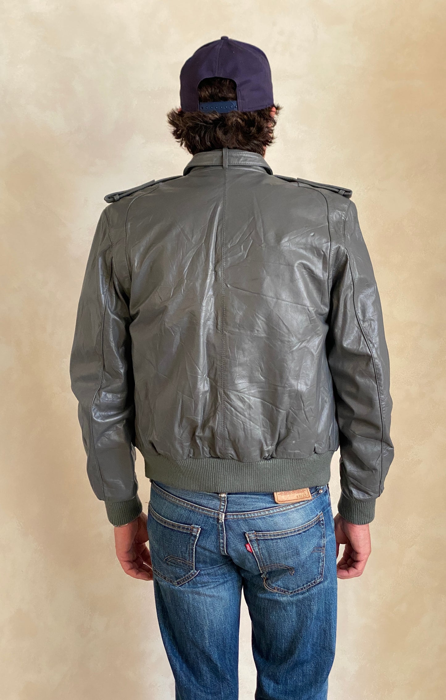 Size 38 US (48 EU) Vintage 80s leather jacket with removable lining