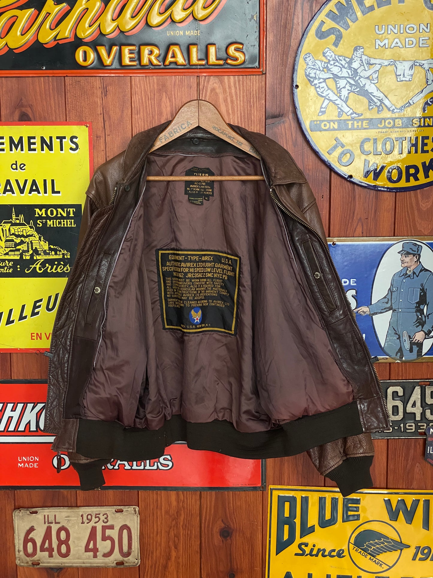 Size XL. Vintage Avirex leather jacket