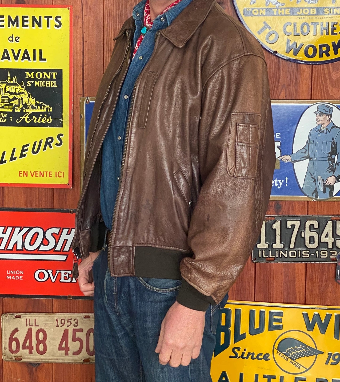 Size XL. Vintage Avirex leather jacket