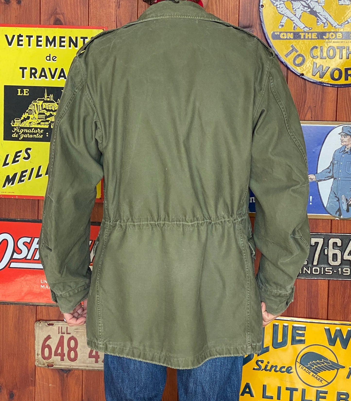 Medium long authentic 50s vintage US Army M-51 OG-107 jacket - classic military collectible.