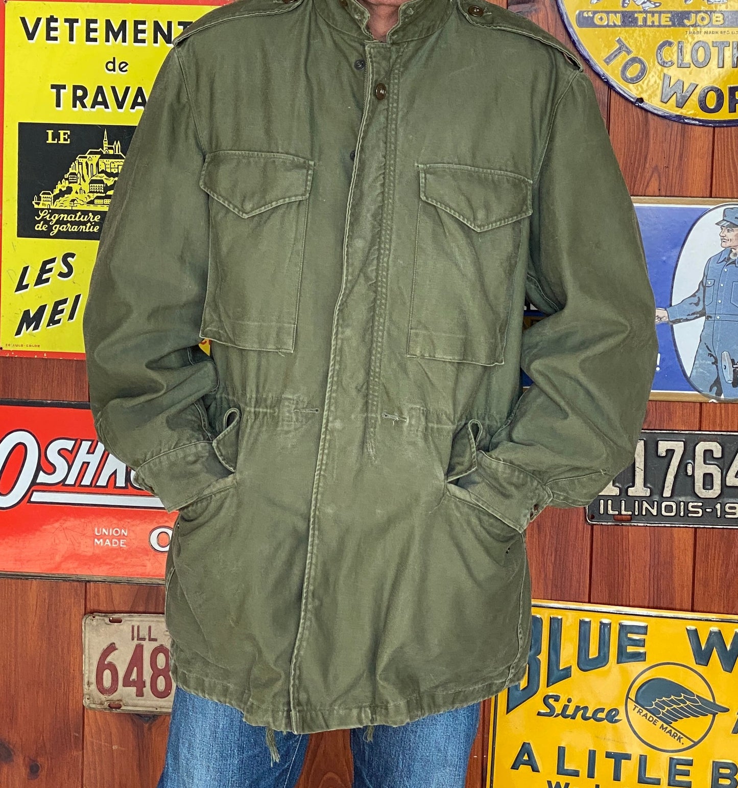 Medium long authentic 50s vintage US Army M-51 OG-107 jacket - classic military collectible.